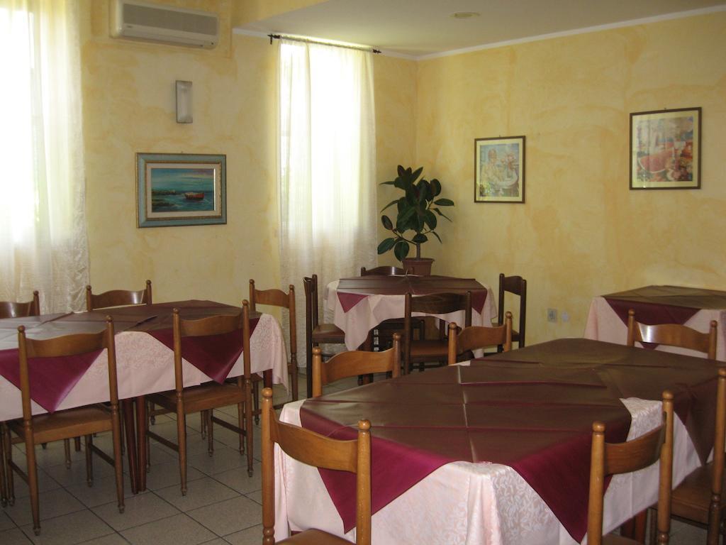 Hotel Eleonora Rimini Exterior photo