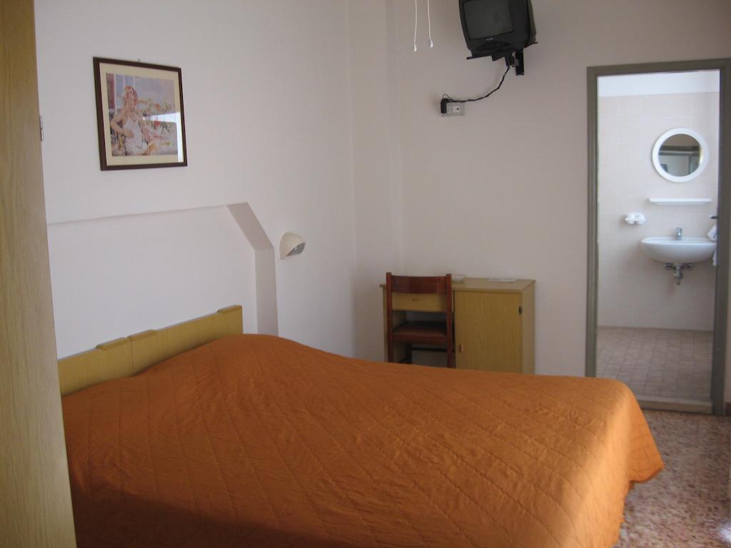 Hotel Eleonora Rimini Room photo